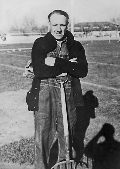 02 Champion Beet Shoveler Joe Fruhwirth 1941 B420